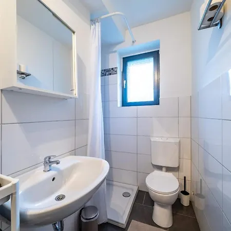 6p Zentrale Mit Balkon&parkplatz *